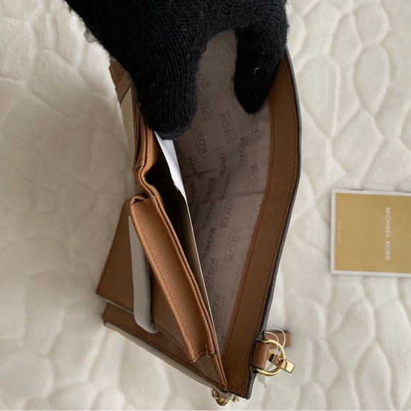 Michael Kors Logo Smartphone Wallet - Picture 9 of 11